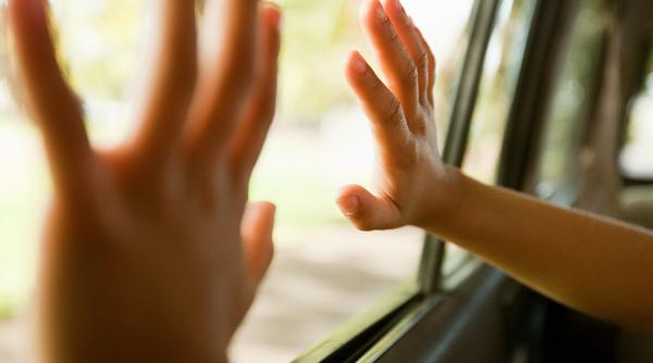 copii salvati pompieri blocati masina bihor