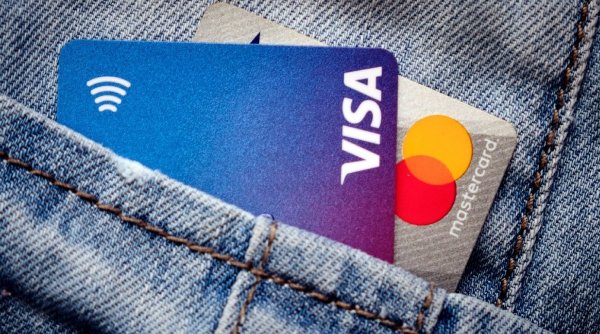 Acord istoric între Visa şi Mastercard pentru reducerea comisioanelor. Noile tarife stabilite