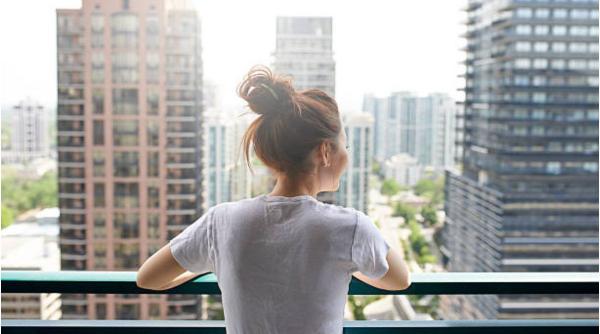 schema femeie inselat inchiriere apartamente victime fara bani fara locuinta