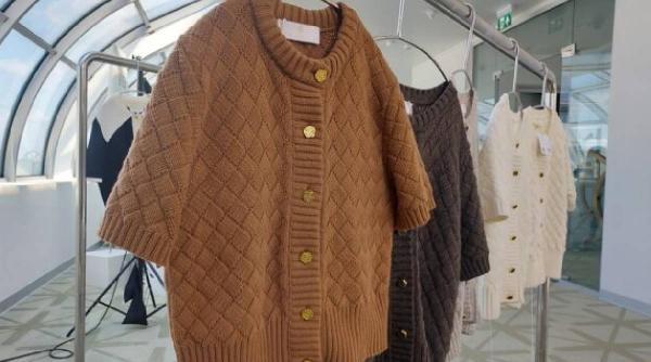 lana aur luxos scump material textil natural lume pret haine