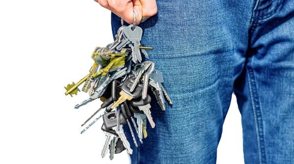 comuna romania primar comuna brazi prahova cumparat brelocuri personalizate