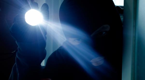 jaf bani bijuterii apartamente barbat constanta prins politie arest