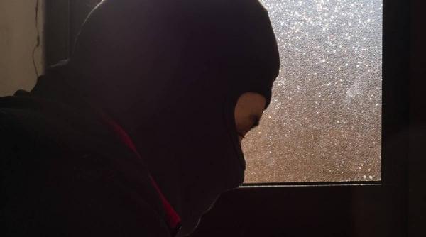 trei romani furat cutia milei biserica austria vinerea mare surprinsi credincios