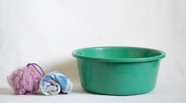 copil inecat lighean apa neam gadinti