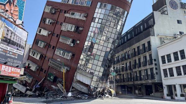 cutremur de 7 4 in taiwan cladirile s au prabusit intr un oras de pe coasta si se asteapta zeci de