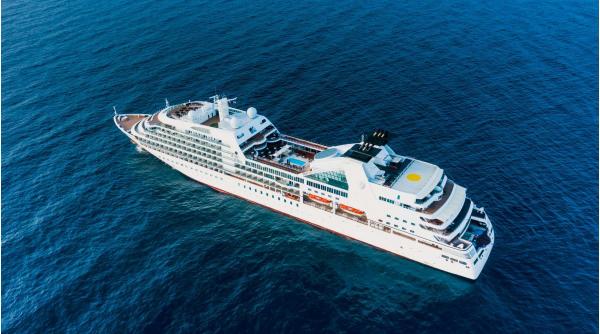 turisti abandonati pe insula vas croaziera