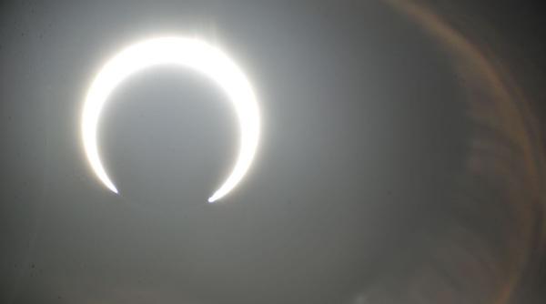 tensiune eclipsa totala soare autoritati cerut localnici stocuri apa alimente combustibil sua tensiune eclipsa totala soare autoritati cerut localnici stocuri apa alimente combustibil sua