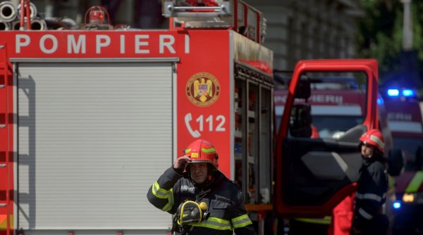 Incendiu într-un bloc din Constanța: 40 de oameni au fost evacuați, 6 refuză să iasă din apartamente