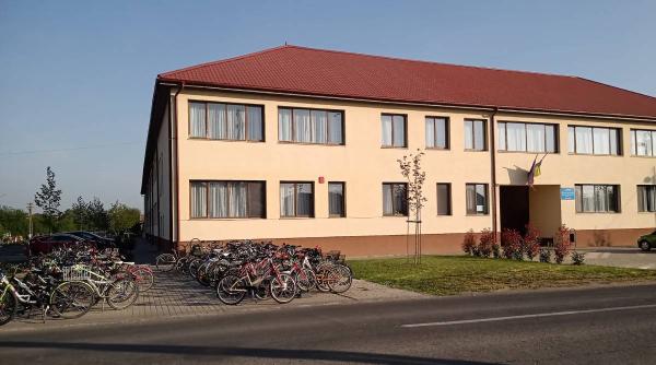 mare de biciclete fata scolii comuna semlac arad