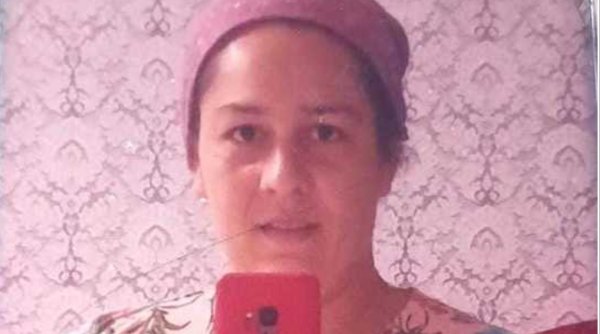 Această femeie a dispărut dintr-o localitate din Argeş. Poliţiştii şi salvamontiştii din Câmpulung o caută