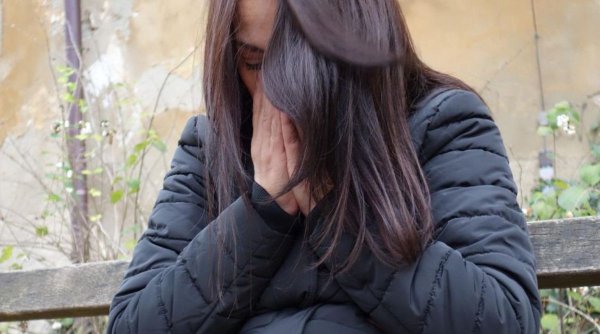 O tânără acuză un poliţist din Ploieşti că a profitat de ea, chiar în timpul unei audieri la el acasă