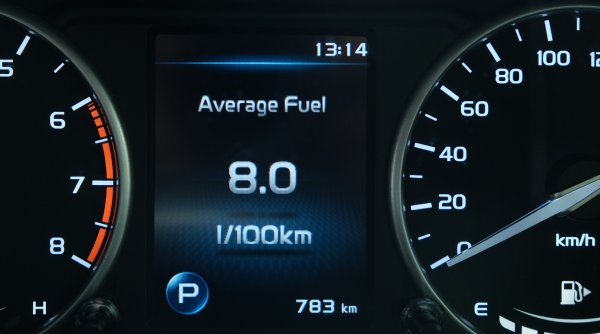 Trucurile prin care şoferii pot reduce consumul de carburant cu 15-25%: 