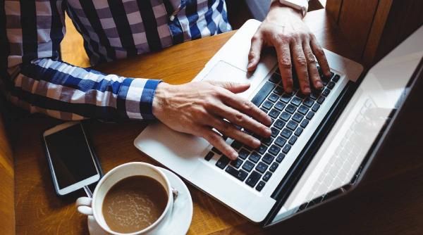 motive laptop functioneaza lent pasi esentiali imbunatatire viteza