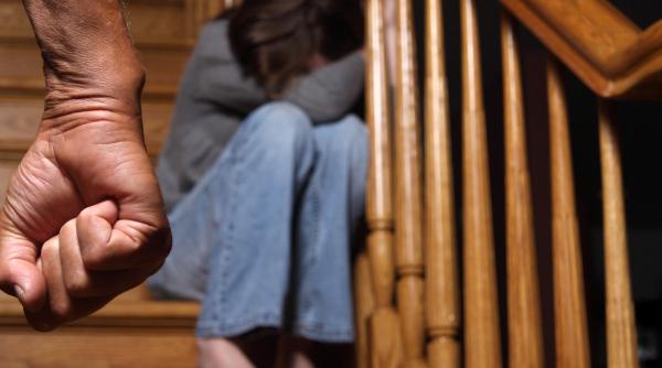 drama copila batjocorita mama concubin constanta ancheta politie femeie arestata