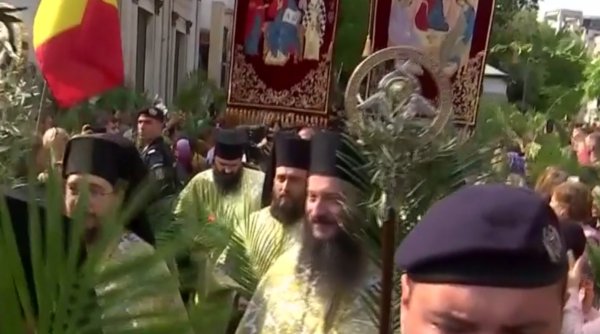 Momente impresionante: Pelerinaj cu sute de preoţi înainte de Florii, în Bucureşti