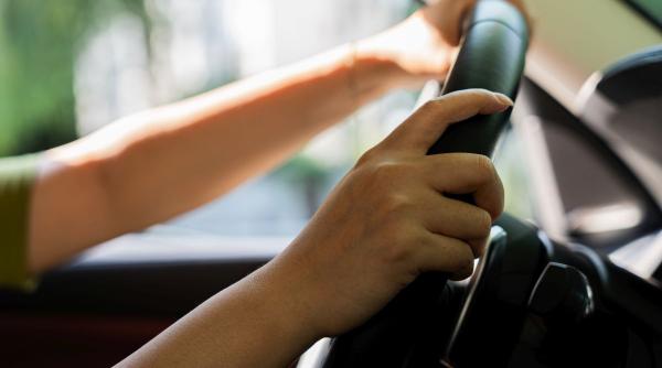 femeie pitesti trimisa in judecata dupa ce si a furat propria masina de la amanet