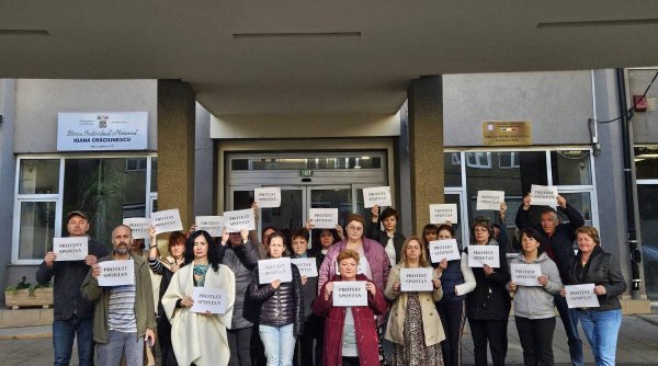 Angajații de la Registrul Comerțului au intrat în protest spontan pentru a doua zi consecutiv | Activitatea cu publicul a fost suspendată