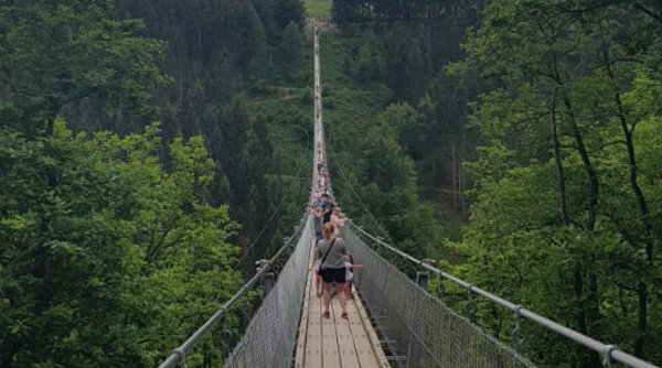 Comuna din România unde se va construi cel mai înalt pod suspendat din Europa