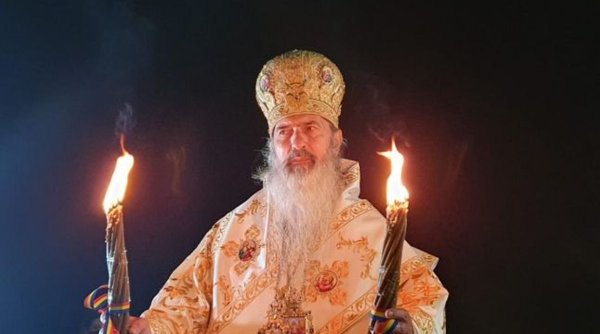ÎPS Teodosie a adus Lumina Sfântă cu barca, de pe mare, la Constanța: ”Cum a venit Sfântul Apostol Andrei”