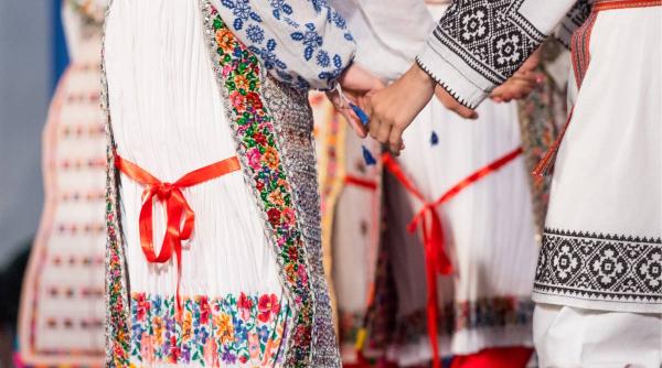 obicei inedit a doua zi de paste statu la vase alba sugag