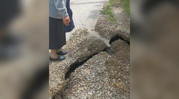 panica slanic prahova ploile torentiale strada surpata