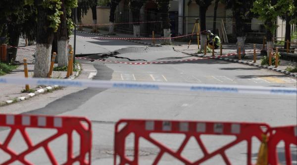 geologii incep forajele in orasul care se surpa