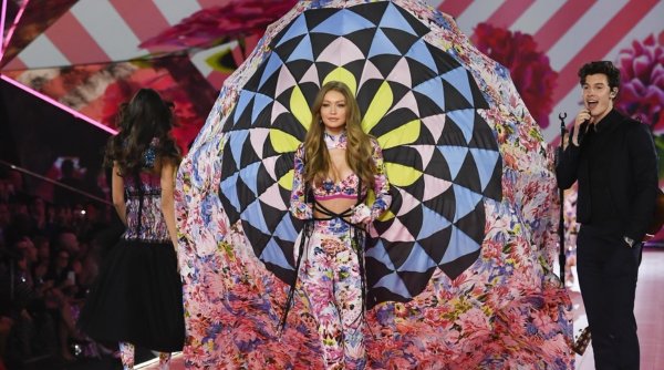 Celebra paradă de modă Victoria's Secret revine, după o pauză de şase ani: 