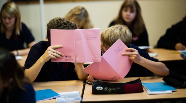 Țara din Europa care va interzice predarea identității de gen în școli, pentru copiii sub nouă ani