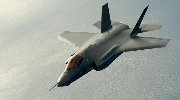 avion lupta f 35 aterizare perfecta baneasa bucuresti misiune speciala