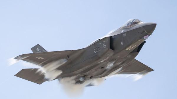 cel mai modern avion de lupta din lume expozitie tehnica militara baneasa black sea defense and