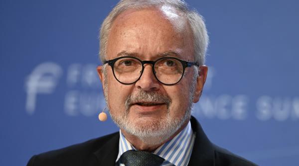 fostul sef al bancii europene de investitii este anchetat pentru coruptie de parchetul european