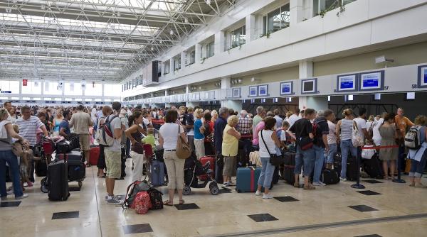 inca trei curse tarom anulate in aceasta dimineata pasagerii stau de ore intregi in aeroport inca trei curse tarom anulate in aceasta dimineata pasagerii stau de ore intregi in aeroport