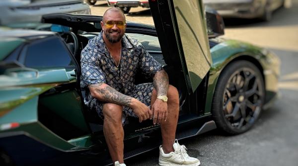 alex bodi a facut scandal pe aeroportul otopeni cand i s a spus ca nu mai sunt locuri in zborul