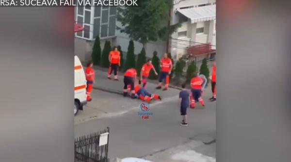 bataie cu pumni si picioare in curtea serviciului de ambulanta din suceava