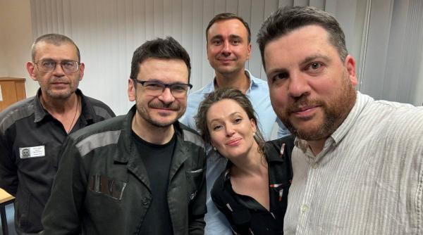 prima imagine cu ilya yashin critic al lui putin dupa ce a fost eliberat prin schimbul de prizonieri cu cine s a fotografiat