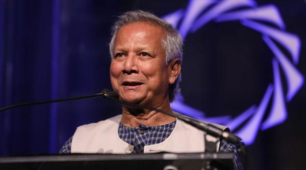 un laureat al premiului nobel va conduce guvernul din bangladesh dupa protestele masive care au dus la fuga prim ministrei