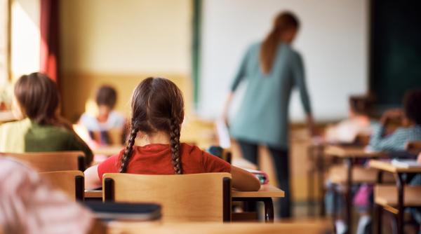 marea britanie vrea sa modifice programa scolara pentru a pregati copiii impotriva dezinformarii