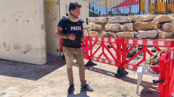 echipa antena 3 cnn este in locul unde a bombardat hezbollah israelul a fost atacat cu zeci de rachete trase din liban