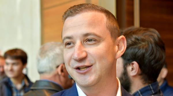 cum arata portretul viitorului presedinte al romaniei alfred simonis trebuie sa se dezbrace de haina de om politic