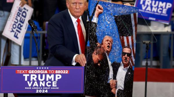 trump urmareste incontinuu clipul de 7 secunde in care a fost impuscat apropiatii sai se tem ca sufera de sindrom post traumatic