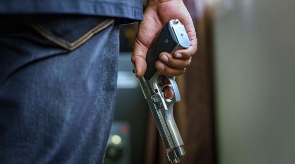 un american si a impuscat tatal in fata pentru ca i a reprosat ca ii miros urat picioarele