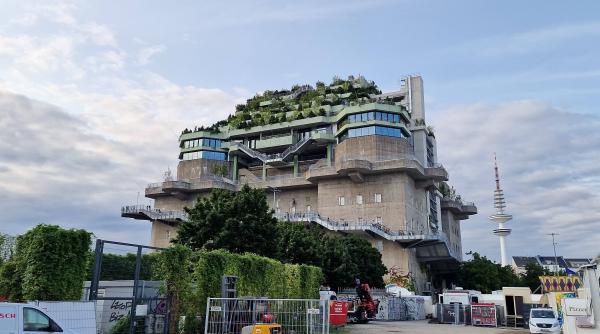 un fost buncar nazist din hamburg a fost transformat intr un hotel de lux cat costa o camera acolo