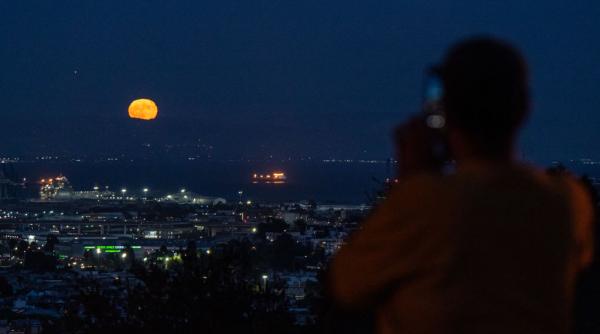 cum s a vazut superluna albastra din diferite colturi ale lumii cele mai spectaculoase imagini surprinse in timpul noptii