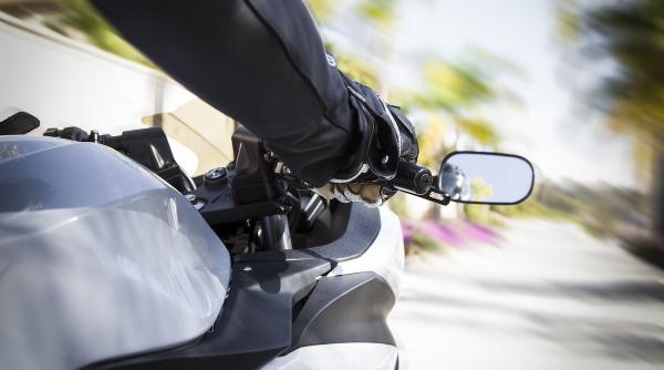 oficial soferii cu permis categoria b vor putea conduce si motociclete dar doar in anumite conditii