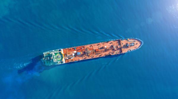 rusia isi extinde flota din umbra cu primul transfer de gaze lichefiate de pe o nava pe alta