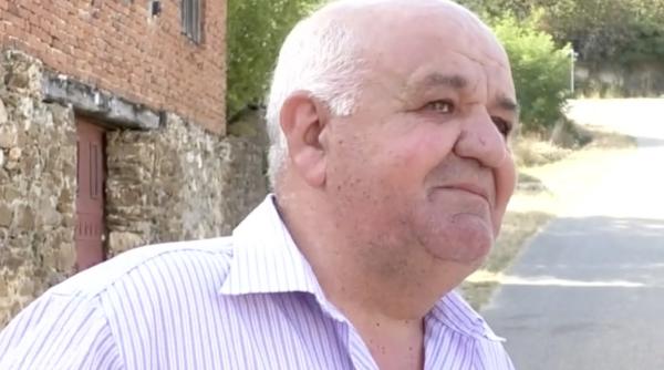 primarul a izbucnit in lacrimi dupa ce a evacuat oamenii din casele amenintate de incendii in comuna ciresu din mehedinti primarul a izbucnit in lacrimi dupa ce a evacuat oamenii din casele amenintate de incendii in comuna ciresu din mehedinti