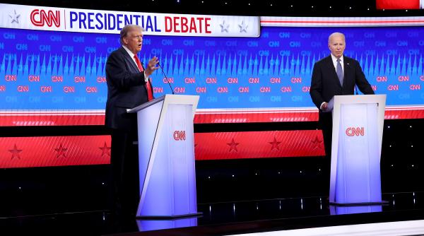 trump vinde bucati din costumul k o purtat la dezbaterea cu biden este ceva de daruit familiei copiilor nepotilor