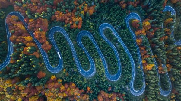 locuri de vizitat toamna in romania cele mai frumoase destinatii pentru cupluri familii sau persoane dornice de aventura