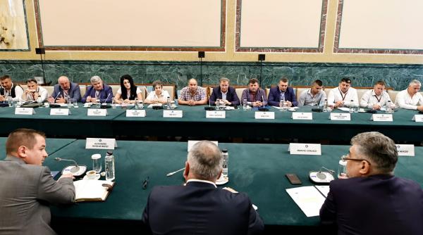 ciolacu anunta solutii rapide pentru depasirea crizei provocate de ciuma oilor dupa intalnirea cu crescatorii de animale