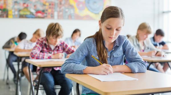 deca anunta schimbari in calendarul scolar evaluarea nationala si bacalaureatul in 2025 vor fi programate mai devreme